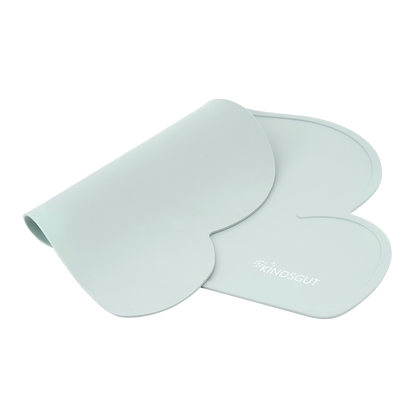 Silikon-Platzset in Wolkenform Farbe Aquamarin von Kindsgut für Kinder am Esstisch.